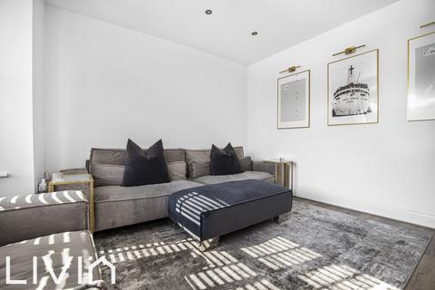 16 Woodside Park, London, SE25 5DN