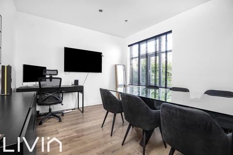 16 Woodside Park, London, SE25 5DN