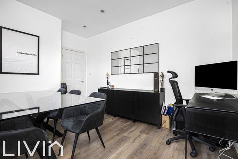 16 Woodside Park, London, SE25 5DN