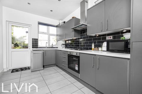 16 Woodside Park, London, SE25 5DN