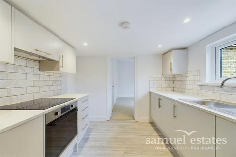 3 bedroom end of terrace house for sale, Belmont Road, London, SE25