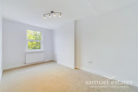 3 bedroom end of terrace house for sale, Belmont Road, London, SE25