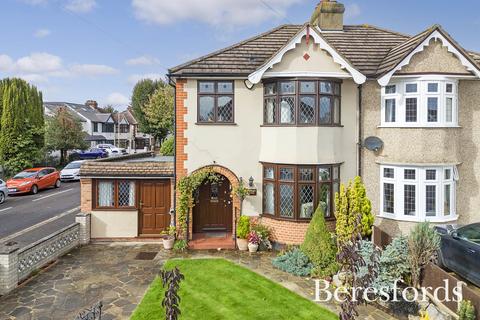 4 bedroom semi-detached house for sale, Kenilworth Gardens, Hornchurch, RM12