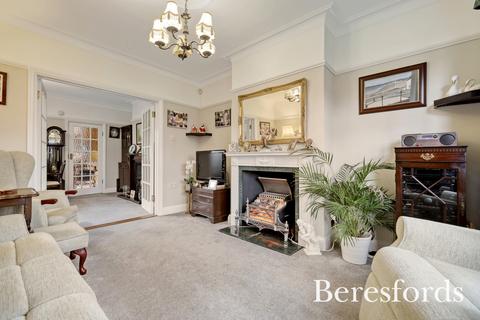 4 bedroom semi-detached house for sale, Kenilworth Gardens, Hornchurch, RM12