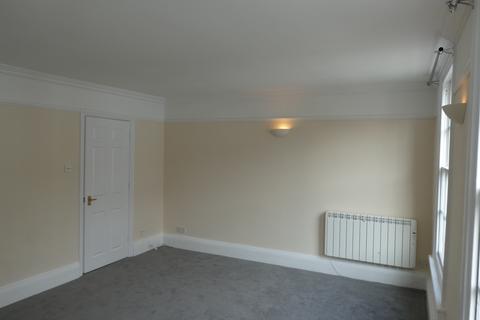 2 bedroom flat to rent, West Street, Gravesend, DA11