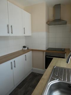 2 bedroom flat to rent, West Street, Gravesend, DA11