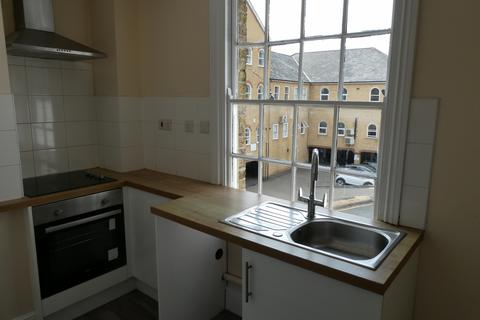 2 bedroom flat to rent, West Street, Gravesend, DA11