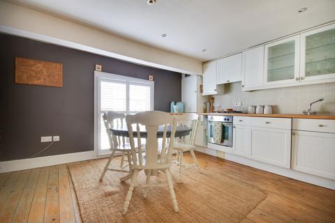 2 bedroom apartment for sale, High Street, Lymington, SO41