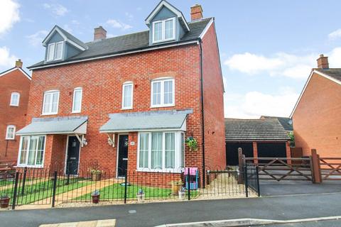 4 bedroom semi-detached house for sale, Culverhouse Road, Town Centre, Swindon, SN1