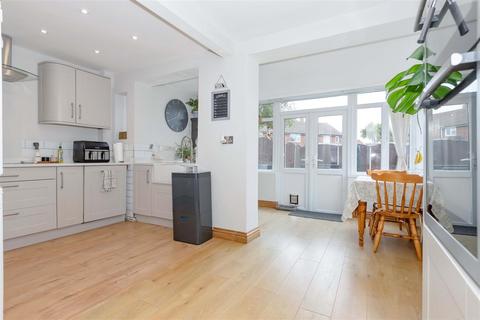 4 bedroom end of terrace house for sale, Southdownview Road, Worthing