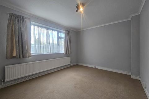 4 bedroom detached house to rent, Bursdon Close, Leicester LE3