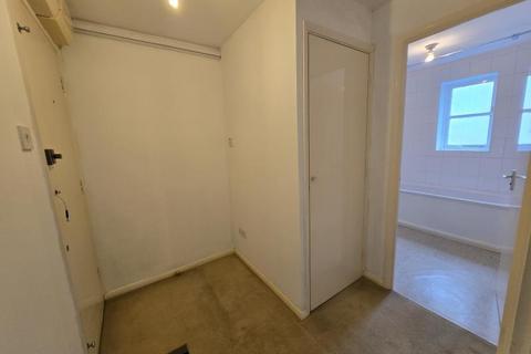 Studio to rent, Webley Court, Enfield, EN3