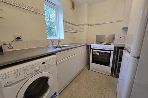 Studio to rent, Webley Court, Enfield, EN3