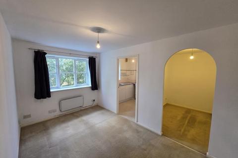 Studio to rent, Webley Court, Enfield, EN3