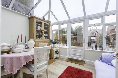 37 Ward Close, Fradley, Lichfield, WS13 8TS