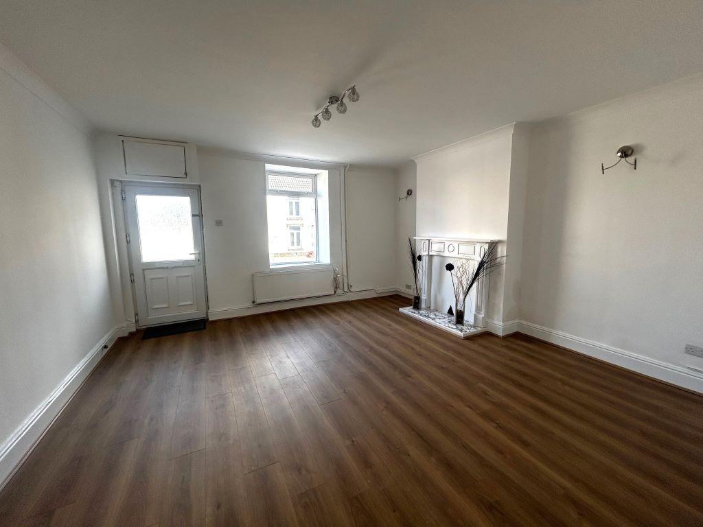 Bridge Street, Llangennech 3 bed terraced house to rent £775 pcm (£