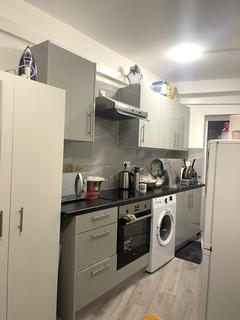 Studio to rent, Beaulieu Drive, Pinner HA5