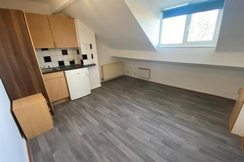 1 bedroom in a house share to rent, 10a Church Lane, LEEDS LS15