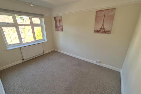 2 bedroom flat to rent, Glenair Avenue, Poole BH14