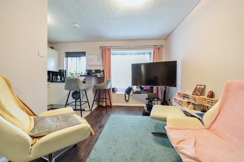 Studio for sale, Brendon Close, Hayes, UB3