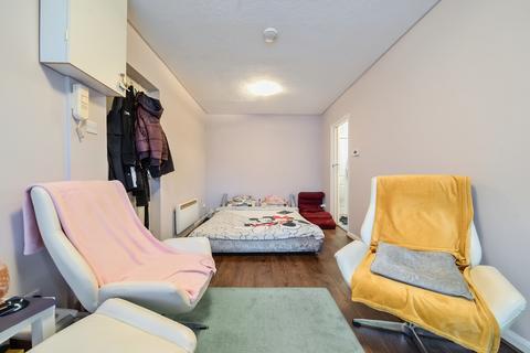 Studio for sale, Brendon Close, Hayes, UB3