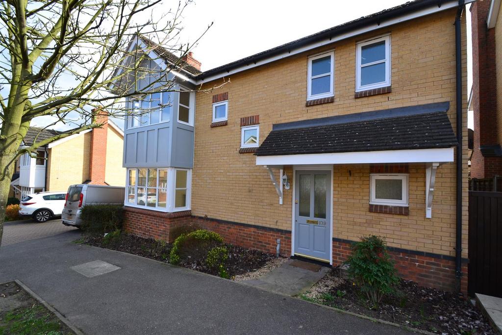 Plomer Avenue, Hoddesdon, Herts 4 bed detached house to rent £2,200 pcm (£508 pw)