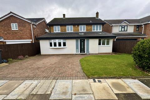 4 bedroom detached house for sale, Foxbury Close, Luton, LU2 7BQ