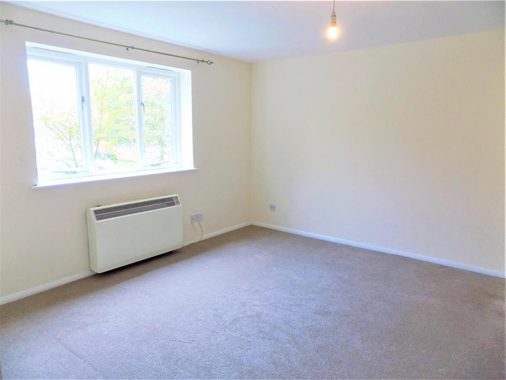 Ascot Court, Aldershot GU11 2 bed apartment to rent £1,150 pcm (£265 pw)