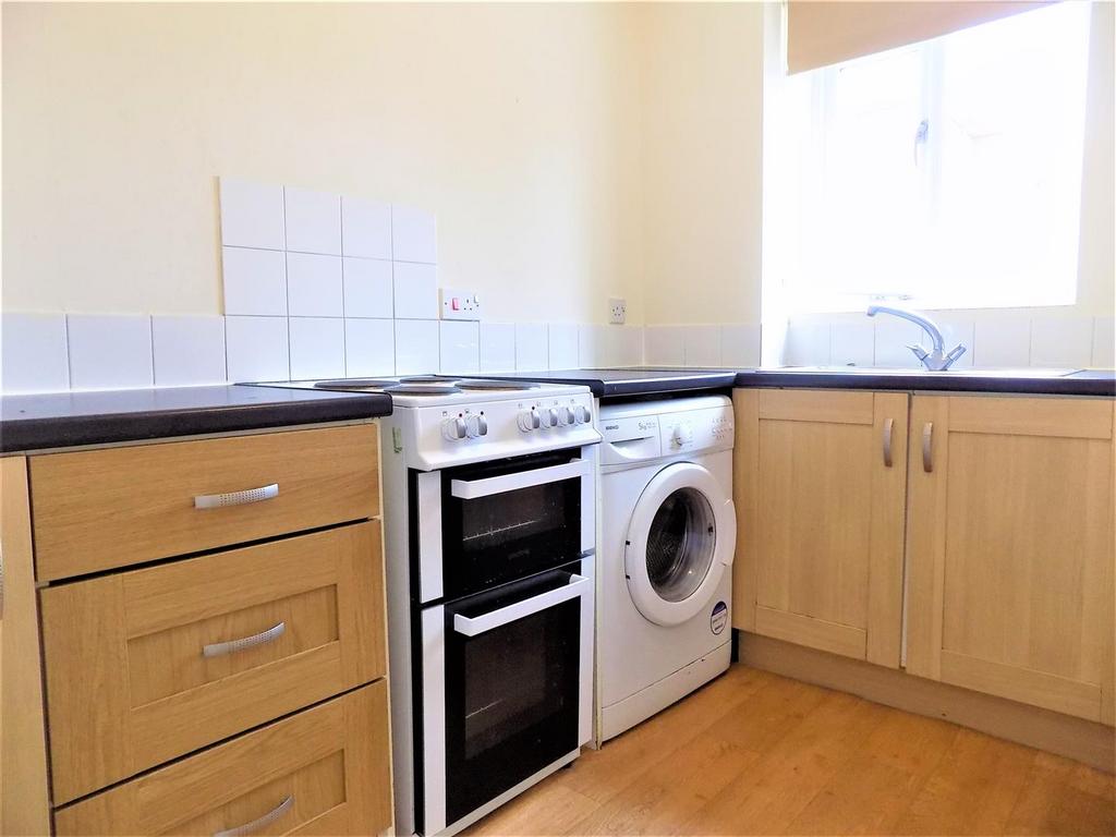 Ascot Court, Aldershot GU11 2 bed apartment to rent £1,150 pcm (£265 pw)