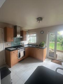 3 bedroom semi-detached house to rent, Seliot Close, Poole BH15