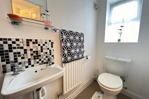 2 bedroom end of terrace house to rent, Snowberry Walk, Bristol