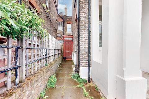 2 bedroom maisonette for sale, Princess Crescent, N4 2 Bedroom Maisonette with Private Garden