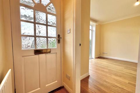 3 bedroom semi-detached house to rent, Bank Avenue, Horsforth, Leeds, West Yorkshire, LS18