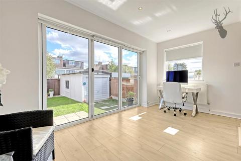 4 bedroom semi-detached house for sale, Lorne Gardens, London E11