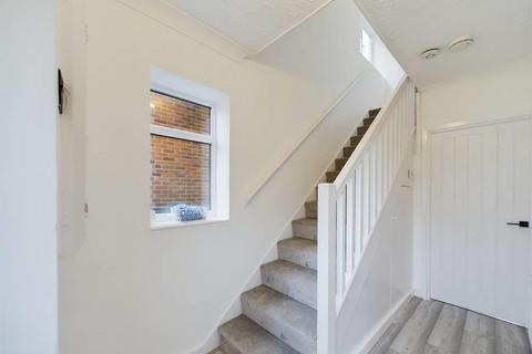 13 Stapleton Crescent, Rainham, RM13 7HA