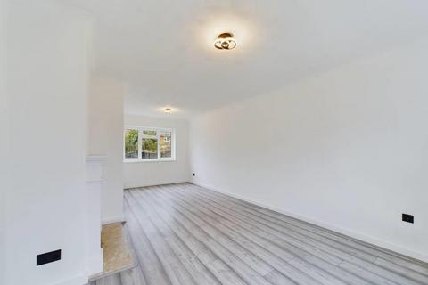 13 Stapleton Crescent, Rainham, RM13 7HA