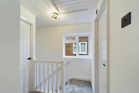 13 Stapleton Crescent, Rainham, RM13 7HA
