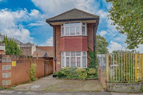 3 bedroom detached house for sale, Cedar Road, Southampton SO14