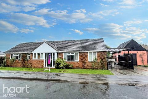 4 bedroom detached bungalow for sale, Ellingham Avenue, March