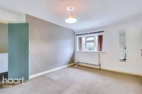 3 bedroom terraced house for sale, Wykebeck Valley Road, Leeds