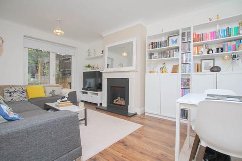 3 bedroom semi-detached house for sale, Carisbrooke Avenue, Watford