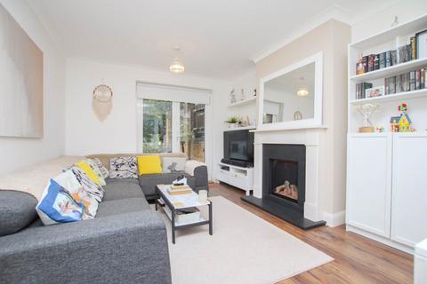 3 bedroom semi-detached house for sale, Carisbrooke Avenue, Watford