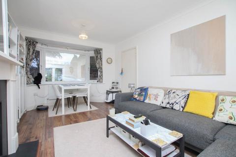 3 bedroom semi-detached house for sale, Carisbrooke Avenue, Watford