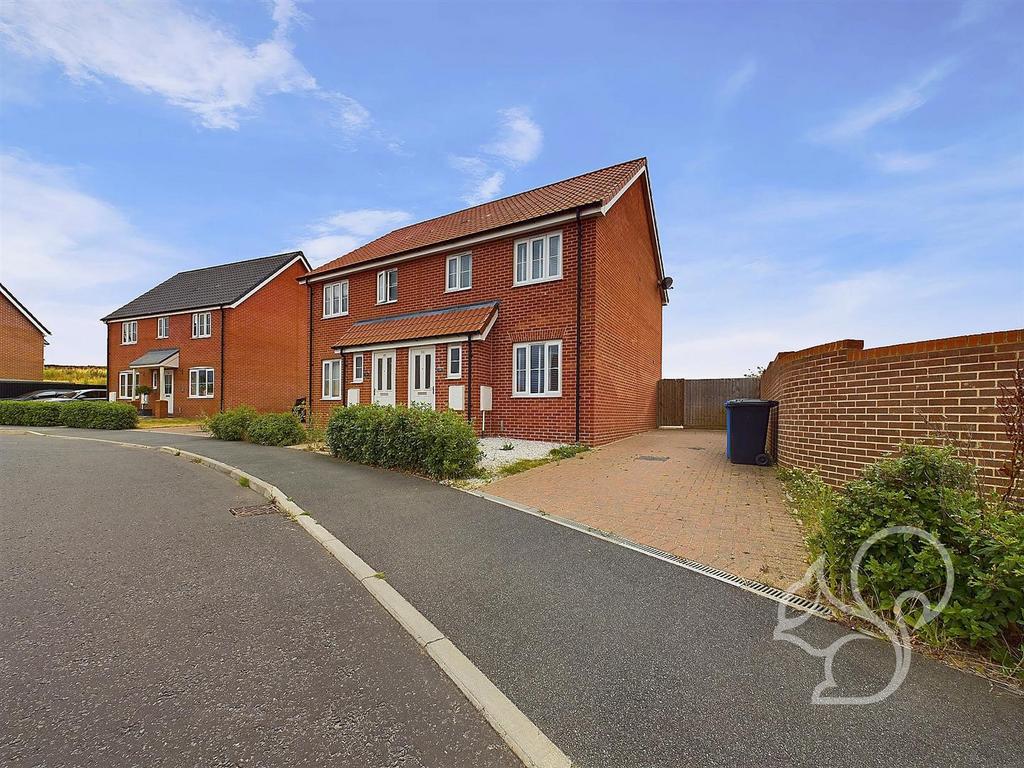 Grace Farrant Road, Great Cornard 3 bed semidetached house to rent £