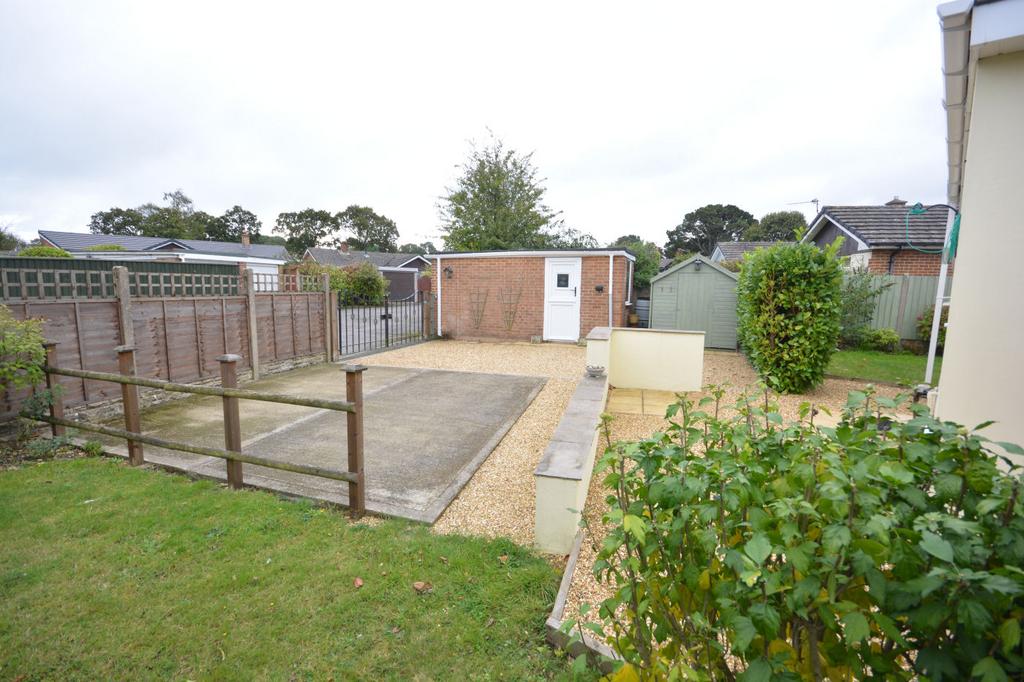 GARDEN &amp; PARKING