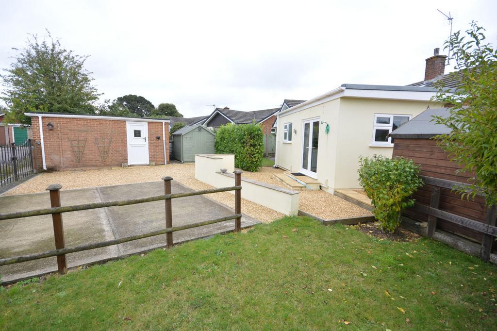 GARDEN &amp; PARKING