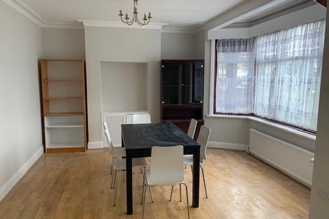 3 bedroom semi-detached house to rent, Limesdale Gardens, Edgware HA8