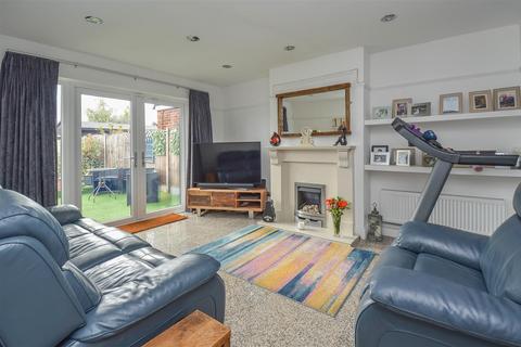 3 bedroom semi-detached house for sale, Dunmow Gardens, West Horndon, Brentwood