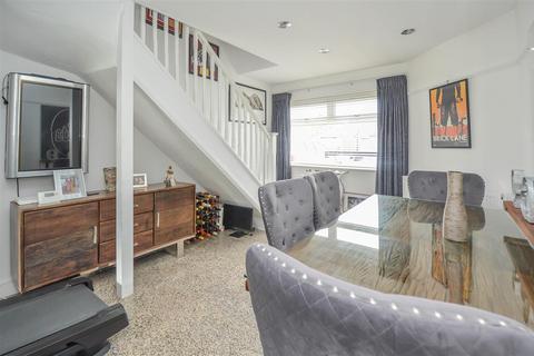 3 bedroom semi-detached house for sale, Dunmow Gardens, West Horndon, Brentwood