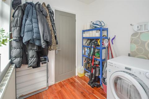 5 Dunmow Gardens, West Horndon, Brentwood, CM13 3NL
